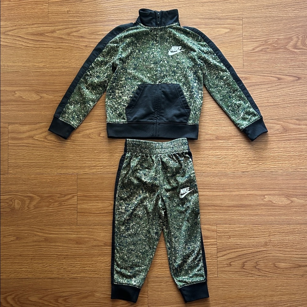 Nike Kids Sparkling Green and Black Costume Set